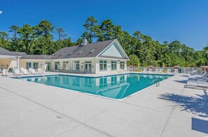 Piscine couverte, piscine extérieure