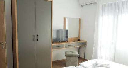 2 Bed Apt - Sleeps 4, Terrace & Pet Friendly