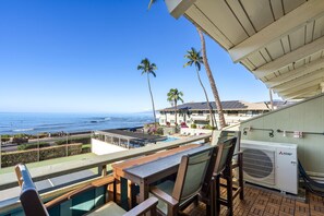 Outdoor dining - Shores of Maui 215 - Dramatic Ocean Views, Steps to the Beach, Renovated, AC! (Kihei)
