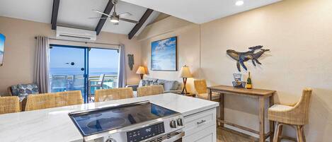 ثلاجة، ميكروويف، فرن، موقد طهي مسطح