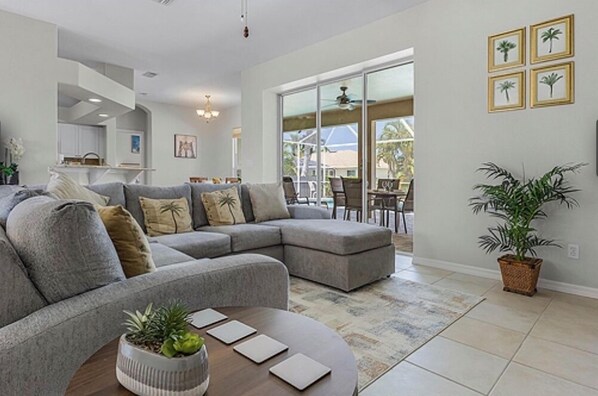 TV - Family Friendly - Private Pool - Sleeps 10 (Cape Coral)