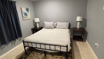 2 bedrooms, iron/ironing board, WiFi, bed sheets