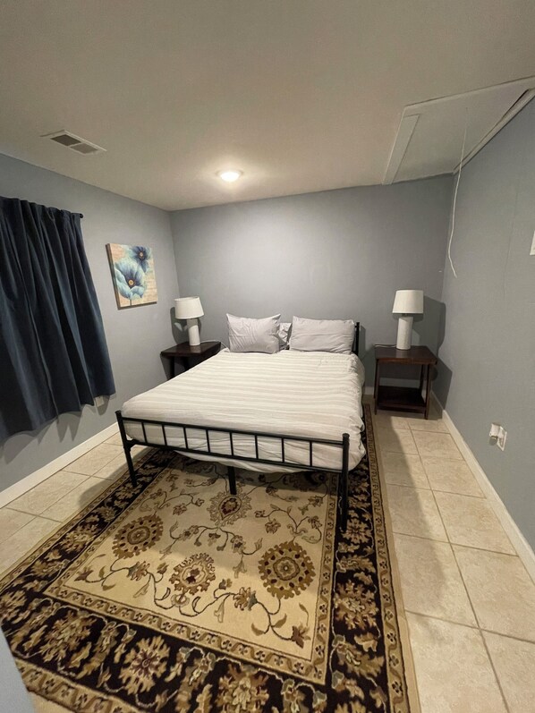 2 bedrooms, iron/ironing board, WiFi, bed sheets