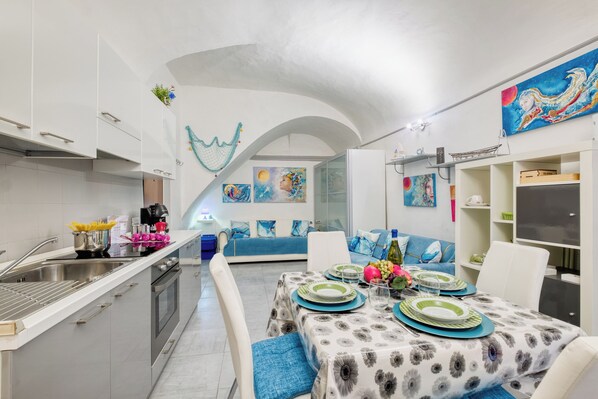 Fridge, microwave, oven, stovetop - Oltremare, Sanremo, Italy (Sanremo)