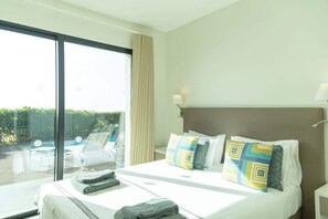 5 slaapkamers, een strijkplank/strijkijzer, reisbedje, wifi
