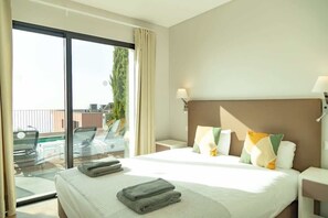 4 bedrooms, desk, iron/ironing board, travel cot