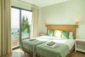 4 bedrooms, desk, iron/ironing board, travel cot