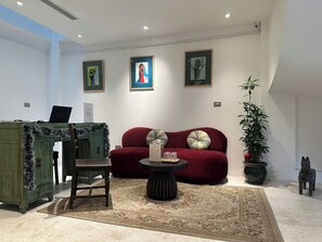 Lobby sitting area - Maison Nha 17 Ton That Thiep (Hanoi)