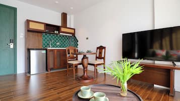 Panoramic-Apartment, Balkon, Stadtblick | Eigene Küche | Mini-Kühlschrank, Mikrowelle, Herdplatte, Wasserkocher