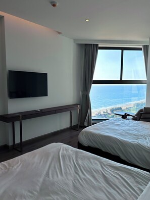 1 bedroom, desk, WiFi