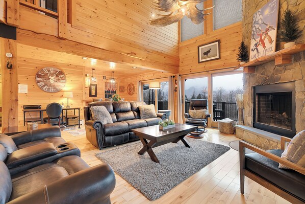 TV, fireplace, video games, table football - Appalachian Lodge- 6 Bedroom Chalet with Mountain Views (Newry)