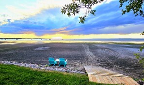 Beach - Lakefront property with a stunning view and a private access to the lake!! (Alberta Beach)
