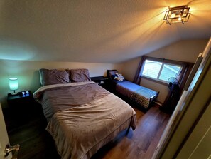 4 bedrooms, travel crib, free WiFi, bed sheets
