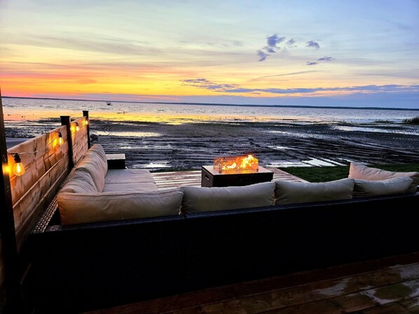 Property grounds - Lakefront property with a stunning view and a private access to the lake! (Alberta Beach)