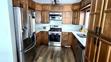 Refrigerador, microondas, horno, placa de cocina