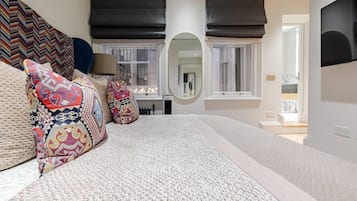 2 chambres, bureau, fer et planche Ă repasser, lit parapluie