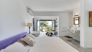 6 bedrooms, in-room safe, iron/ironing board, free WiFi