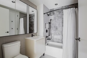 ヘアドライヤー、タオル