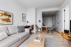 TV, stereoanlegg og kontorer