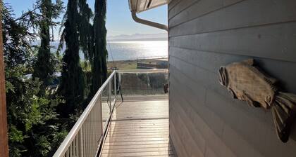 Cozy 2-bedroom cabin in charming Mutiny Bay