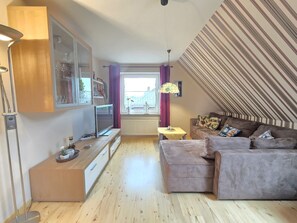 Unclassified image, 4 of 31, button