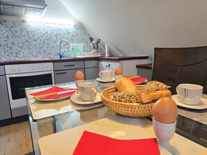 Unclassified image, 2 of 31, button