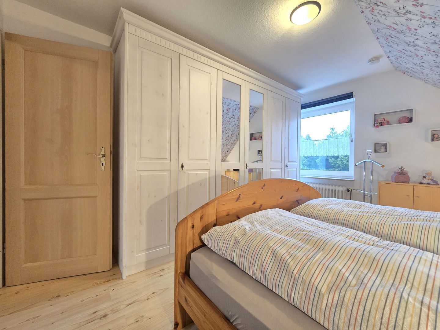 3 slaapkamers, een strijkplank/strijkijzer, wifi, beddengoed