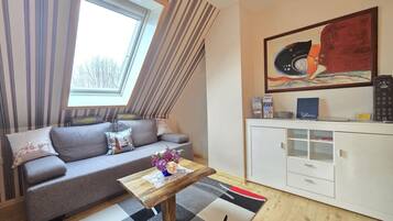 Una televisión, un reproductor estéreo