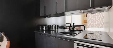 Apartment | Private kitchen | Cookware/dishes/utensils