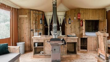 Luxury Tent, 3 Bedrooms | Living room