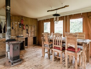 ラグジュアリー テント 3 ベッドルーム | レストラン