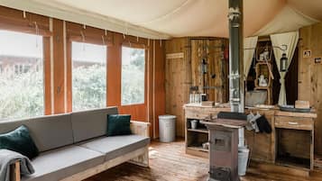 Luxury Tent, 3 Bedrooms | Living room