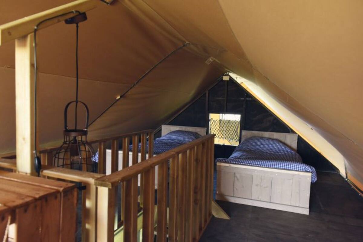 14 bedrooms, individually furnished, bed sheets
