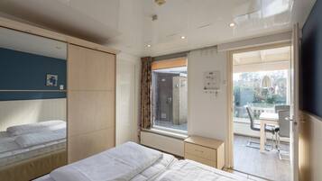 9 bedrooms, individually furnished, bed sheets