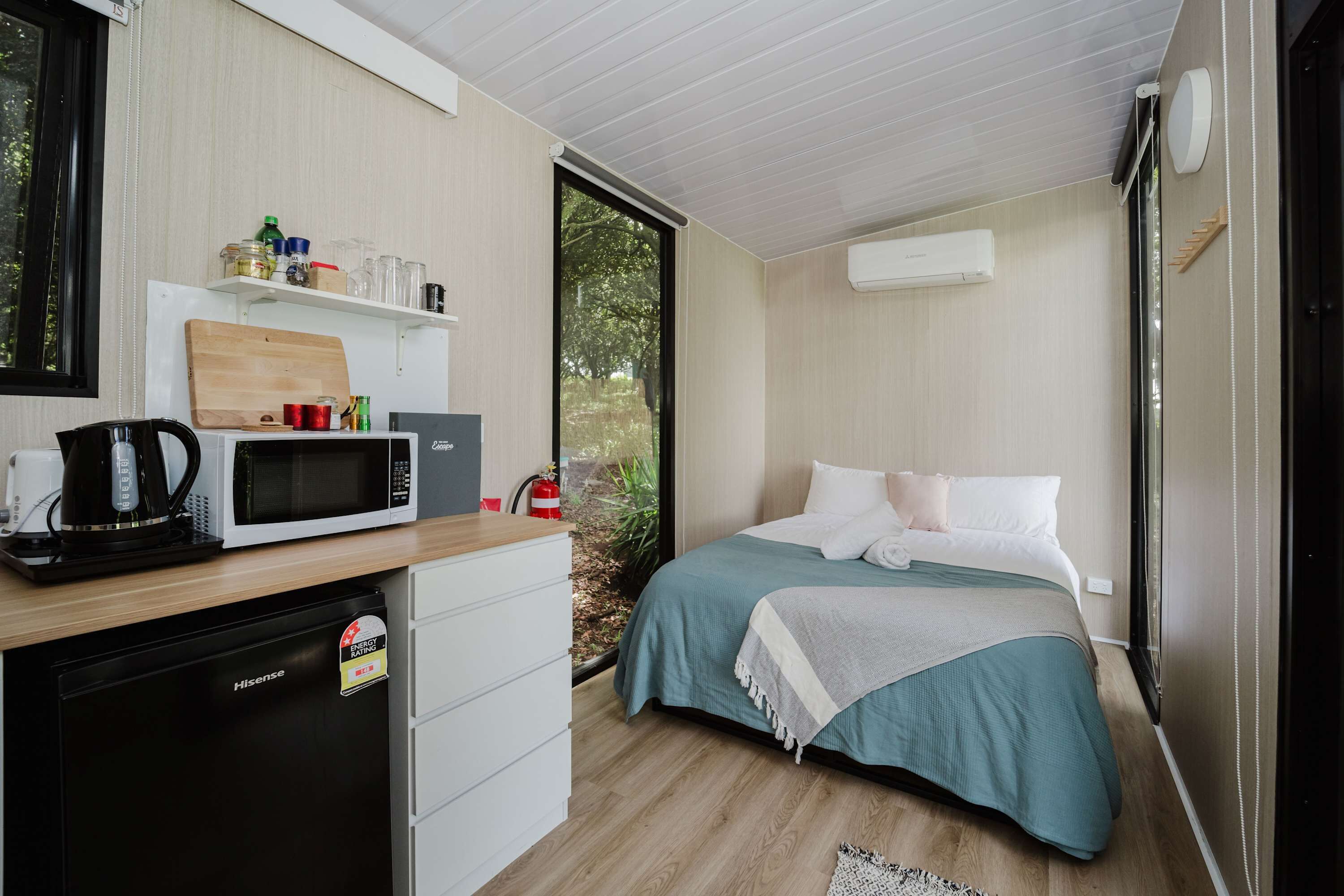 1 bedroom, bed sheets