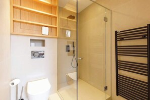 Dusche, Haartrockner, Handtücher