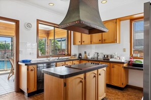 Fridge, microwave, oven, stovetop - Boomerang Retro 70s Family Home -Waterfront & Pool (Bundall)