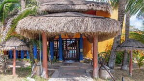 Property grounds - Bella Mar: Ocean Front w/ Pool Views (Isla Mujeres)