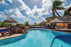 Pool - Bella Mar: Relaxation and Nature by the Ocean (Isla Mujeres)