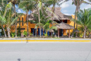 Exterior - Bella Mar: Relaxation and Nature by the Ocean (Isla Mujeres)
