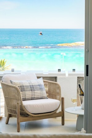 Interior - Apartment w Sea Views by Camps Bay Beach Kyanos (Cape Town)