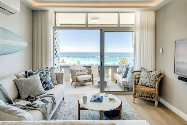 TV, offices - Apartment w Sea Views by Camps Bay Beach Kyanos (Cape Town)