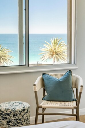 Interior - Apartment w Sea Views by Camps Bay Beach Kyanos (Cape Town)