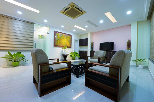 Deluxe Room, 1 Bedroom | Premium bedding, blackout drapes, free WiFi, bed sheets