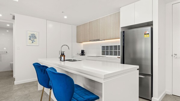 Fridge, microwave, oven, stovetop