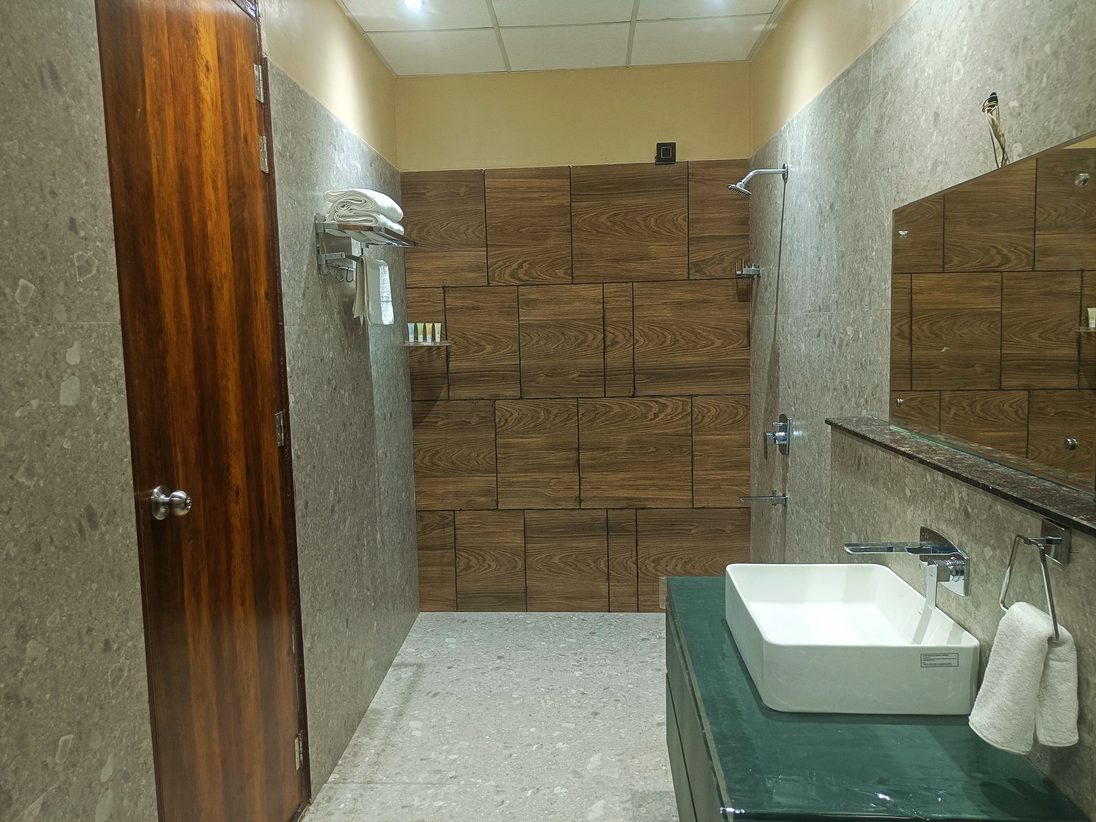 Superior Room, 1 Bedroom, Patio, Garden View | Bathroom