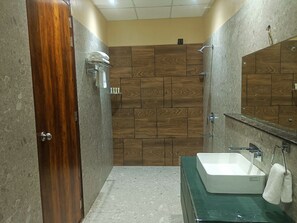 Ducha, artículos de tocador gratuitos, toallas, jabón