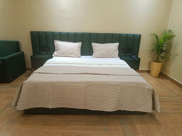 Superior Room, 1 Bedroom, Patio, Garden View