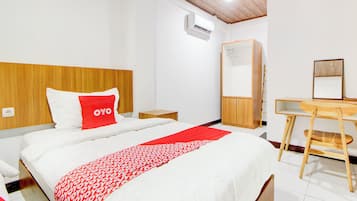 Desk, iron/ironing board, free WiFi, bed sheets