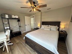 2 bedrooms, in-room safe, desk, iron/ironing board